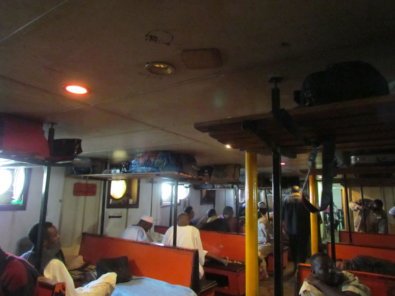 ya va tomando ambiente el salon del barco